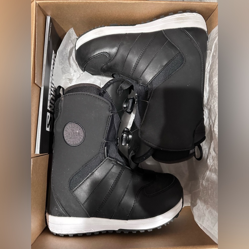 Salomon youth snowboard boots size US 2
Worn once in 2021